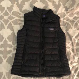 Patagonia women’s puff vest SM
